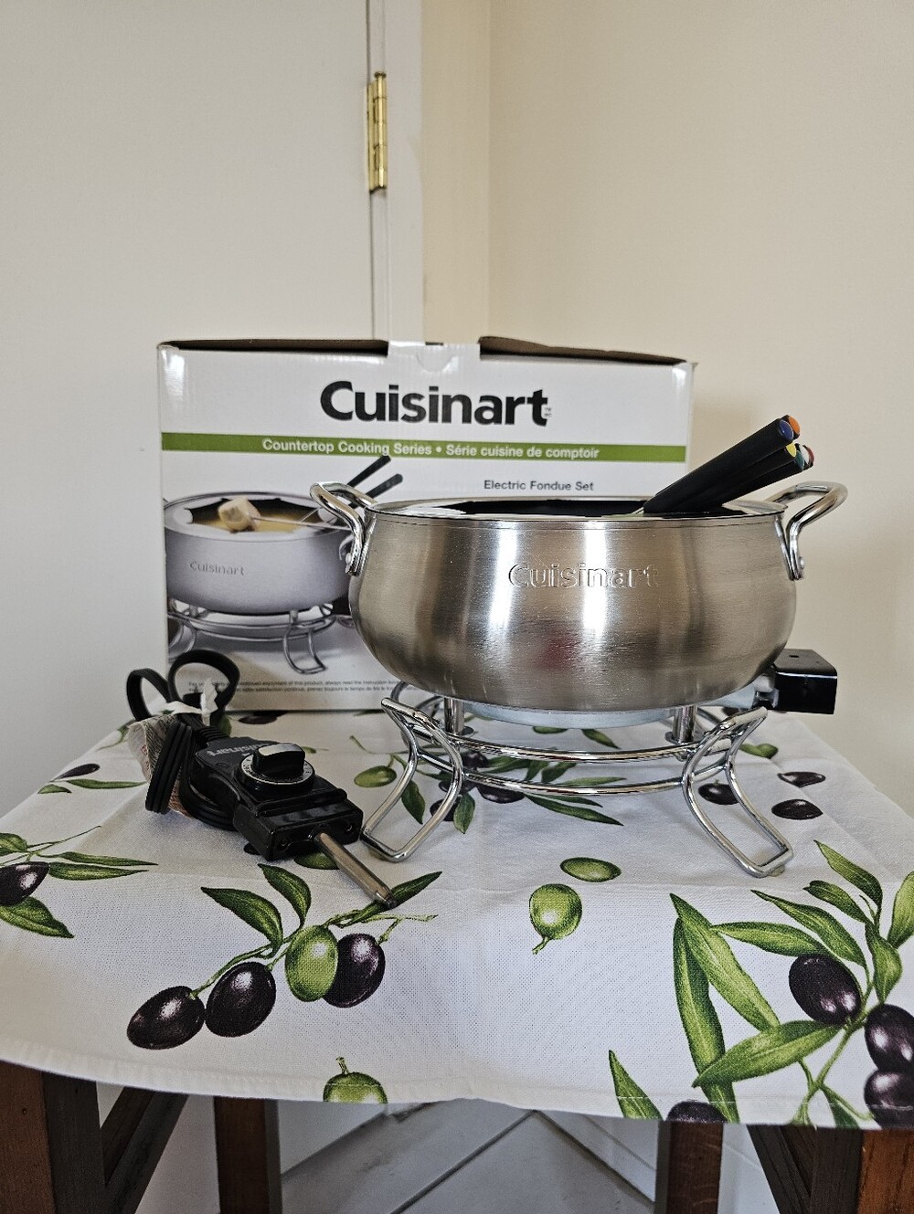 CUISINART Stainless Steel Electric Fondue Set - Silver USED TWICE